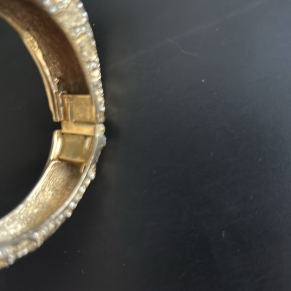 Ciner Gold & Crystal Giraffe Bracelet - Picture 6 of 11